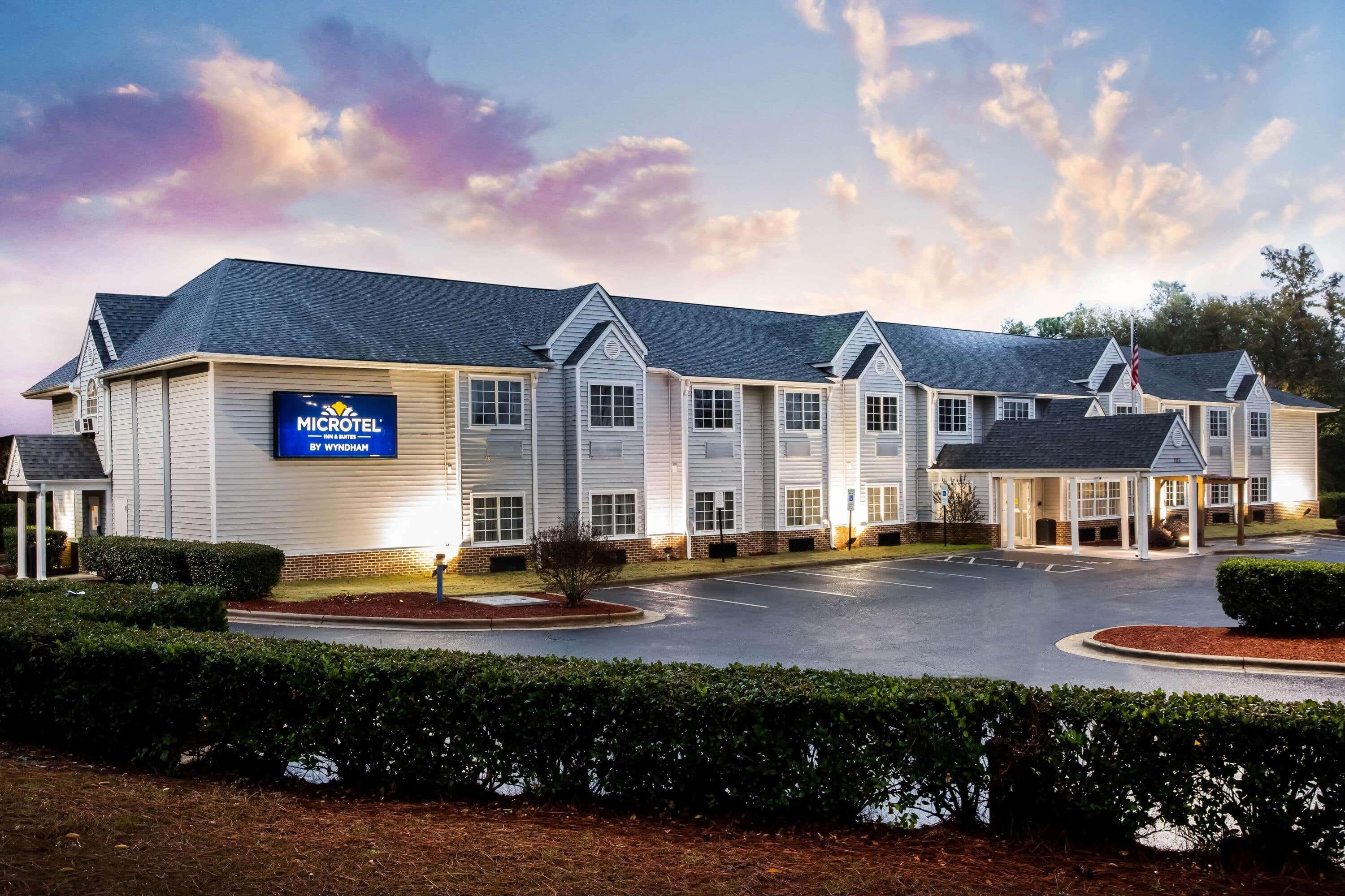 Microtel Inn & Suites By Wyndham Southern Pines Pinehurst Bagian luar foto