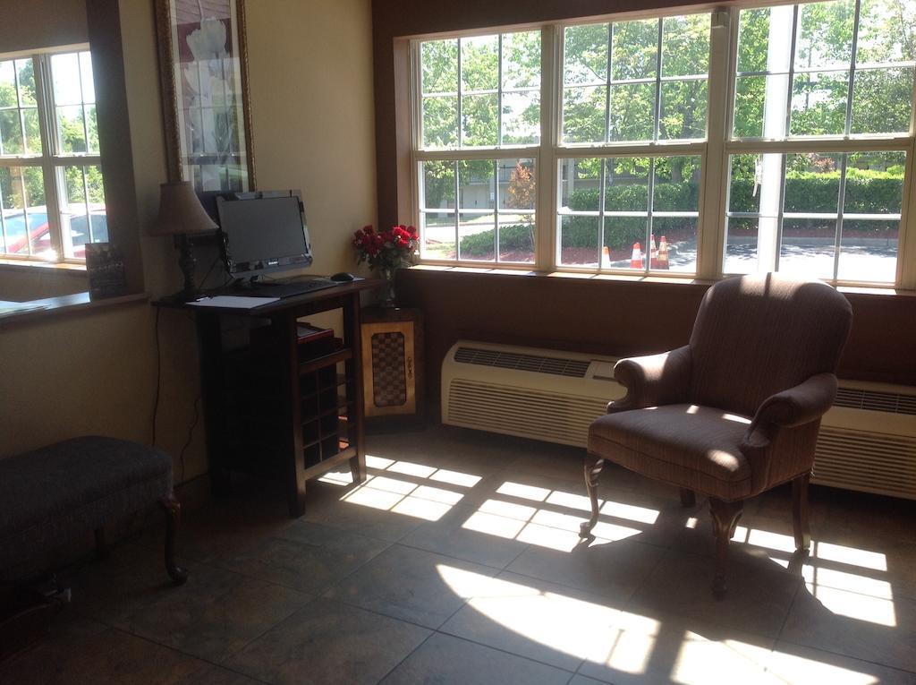 Microtel Inn & Suites By Wyndham Southern Pines Pinehurst Bagian luar foto
