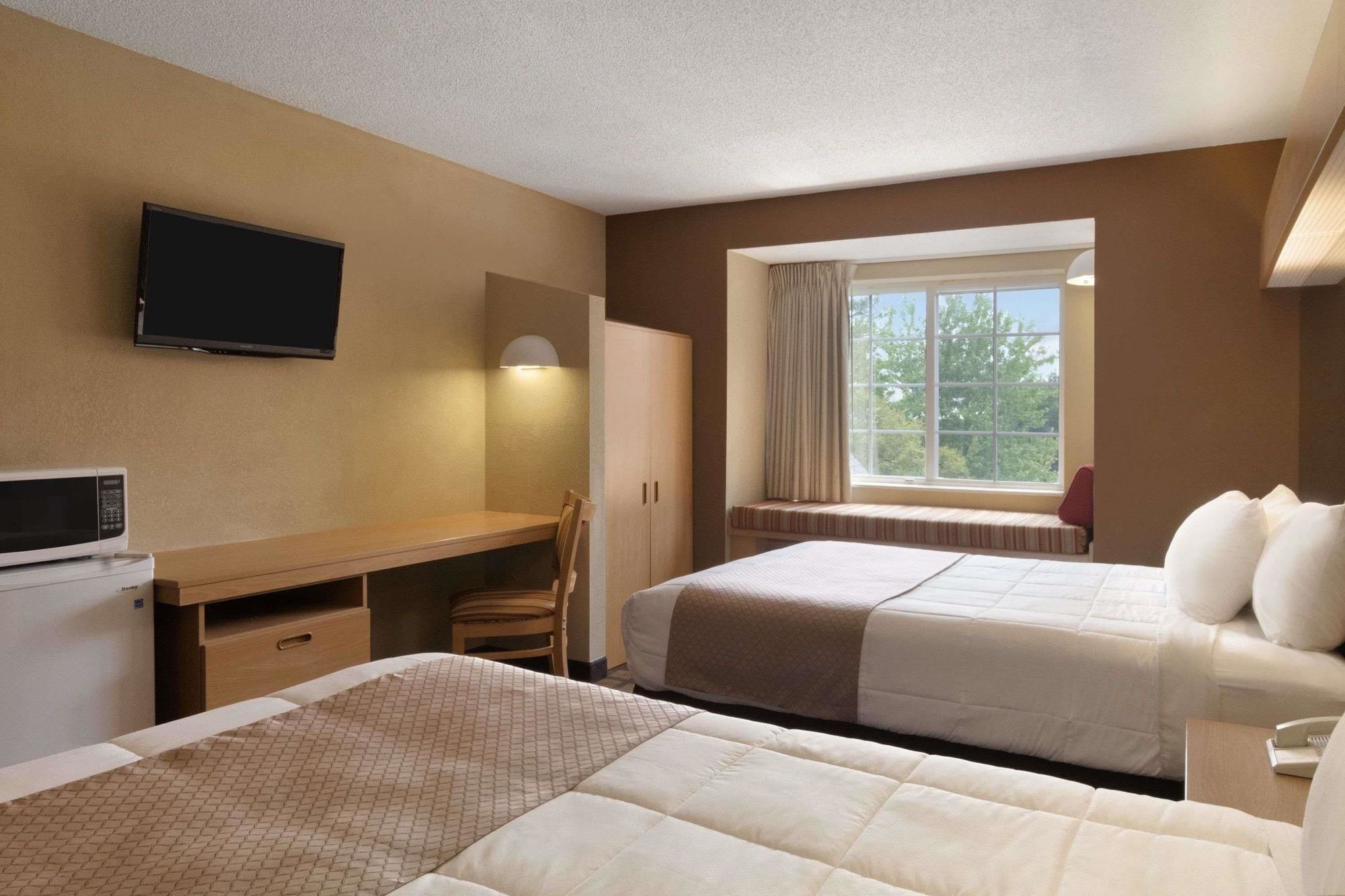 Microtel Inn & Suites By Wyndham Southern Pines Pinehurst Bagian luar foto