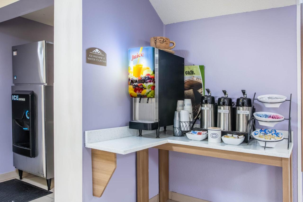 Microtel Inn & Suites By Wyndham Southern Pines Pinehurst Bagian luar foto